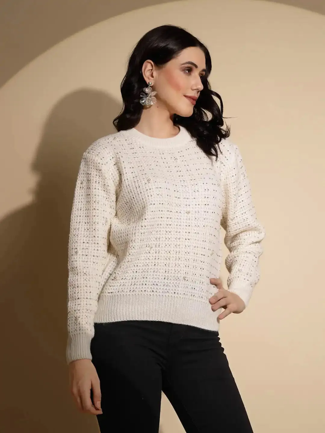 Off White Solid Full Sleeve Crew Neck Knitted Pullover
